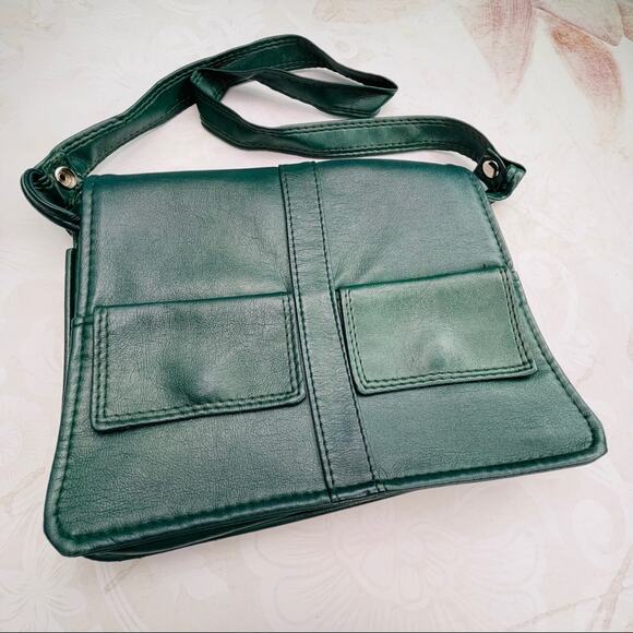 Pace Setter Vintage Dark Green Flap Close Shoulder Purse - Picture 2 of 11